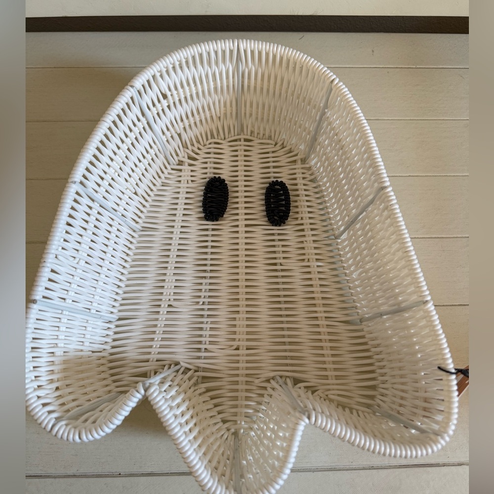 Home Goods Circo Home NWT The Servery White Wicker Ghost Serving Basket Decor